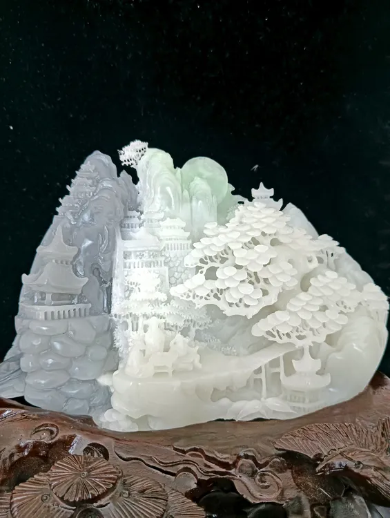 和田玉三色料苏工巧雕山子摆件