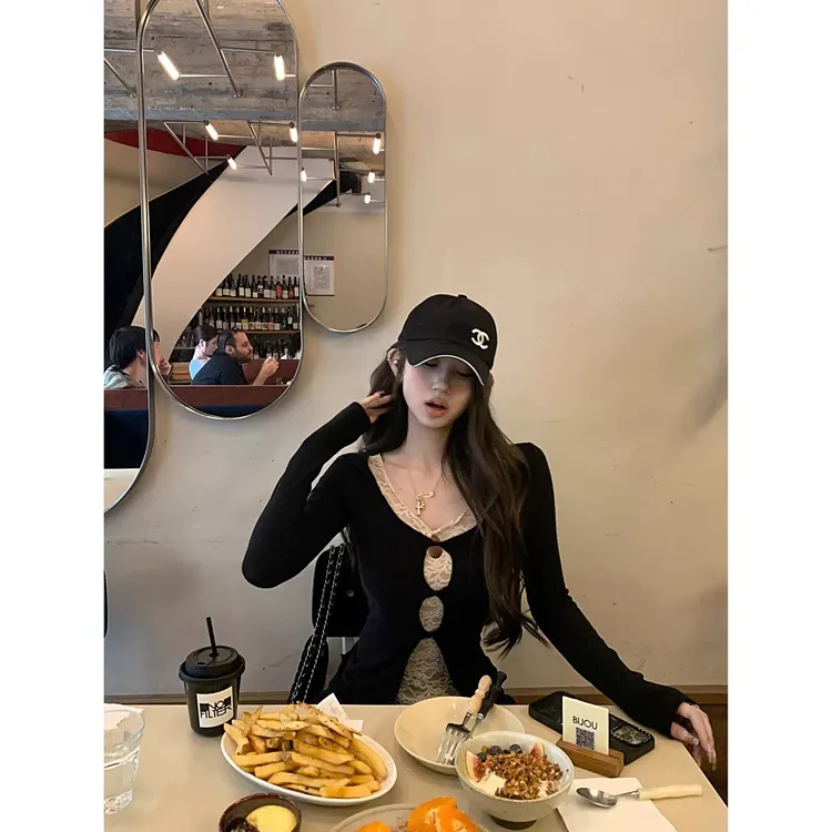 洛可Betty  设计感假两件蕾丝针织衫女修身长袖T恤内搭打底上衣