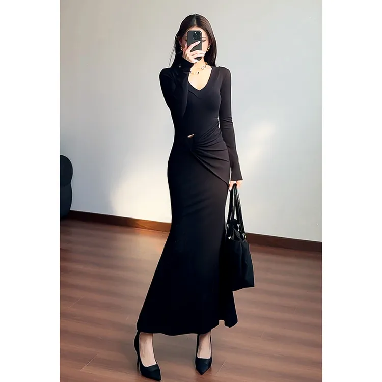 法式优雅轻熟风V领气质包臀鱼尾裙秋季时尚高腰修身显瘦连衣裙