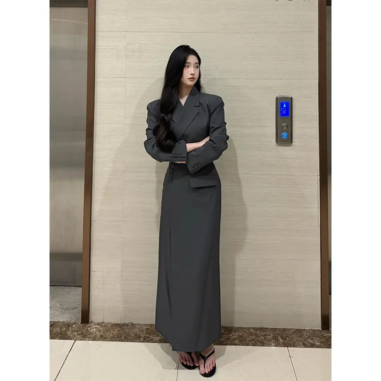 韩系简约通勤穿搭女2025秋季西服上衣修身侧开叉包臀半身裙两件套