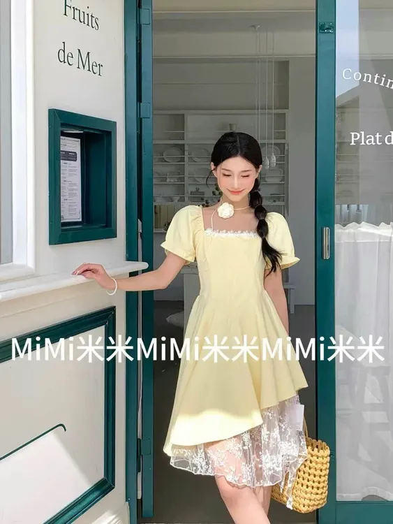 2025夏季新款纯欲风甜辣妹性感甜美泡泡袖不规则蕾丝拼接款连衣裙