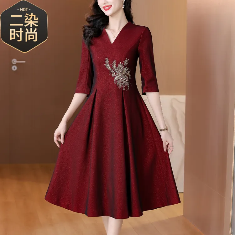 妈妈伴娘服复古优雅婚宴装礼服裙新款气质领钉珠酒红色时尚显瘦