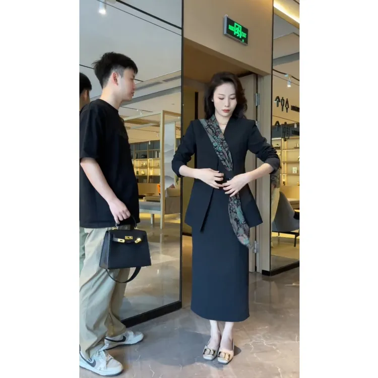 高级感时尚套装裙女秋季新款气质职业显瘦西服外套半身裙两件套女