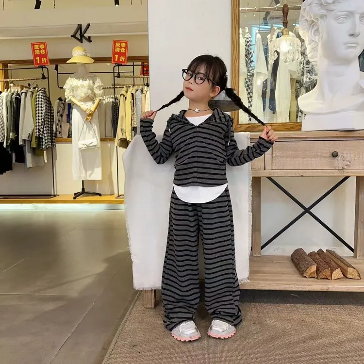 女童套装2025新款儿童洋气时髦休闲运动服中大童春秋条纹两件套潮