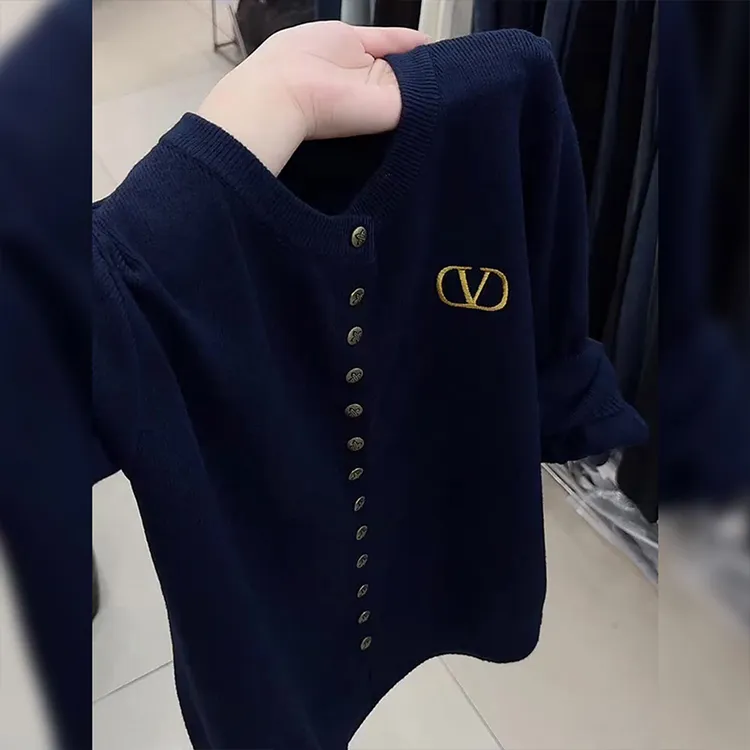 大码女装复古时尚圆领针织开衫冬季新款胖MM洋气百搭显瘦外穿毛衣