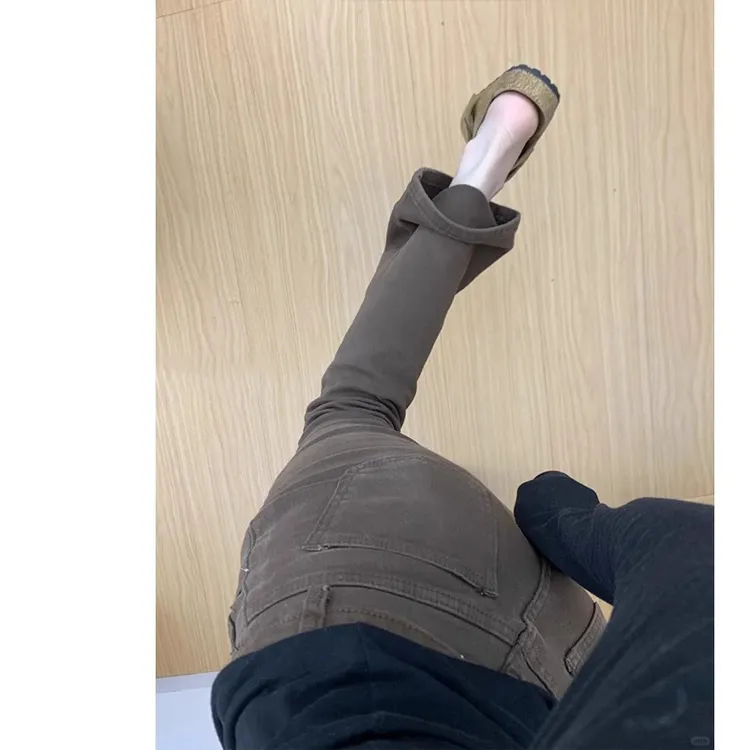 美拉德咖色微喇叭牛仔裤女2025秋季新款高腰棕色小个子加绒裤子冬