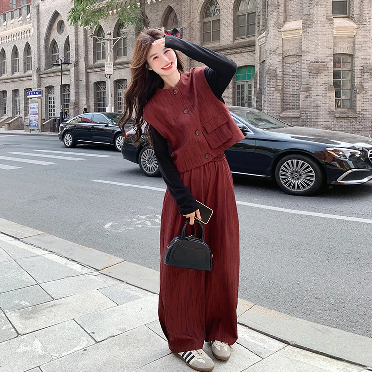 酒红色晕染条纹设计感马甲套装女2025秋季新款休闲通勤复古三件套