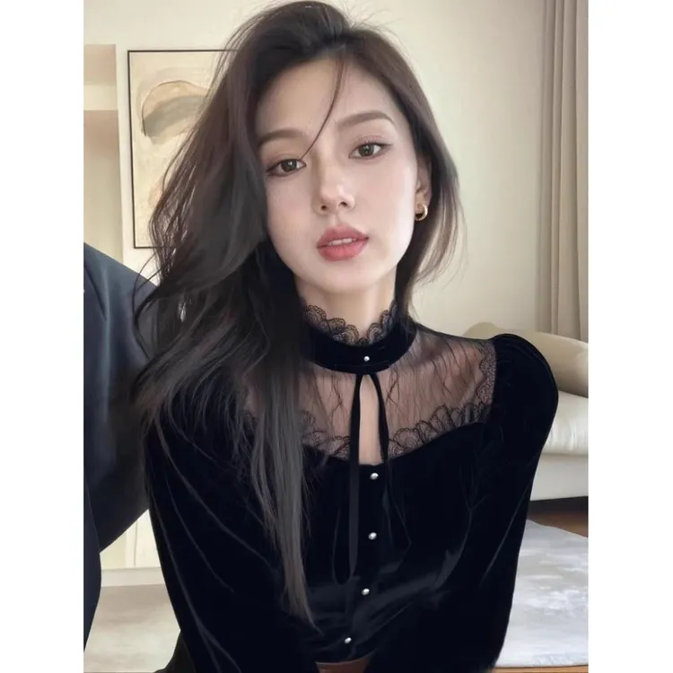黑色蕾丝拼接丝绒上衣女装2025冬季轻熟气质名媛独特漂亮叠穿衬衣