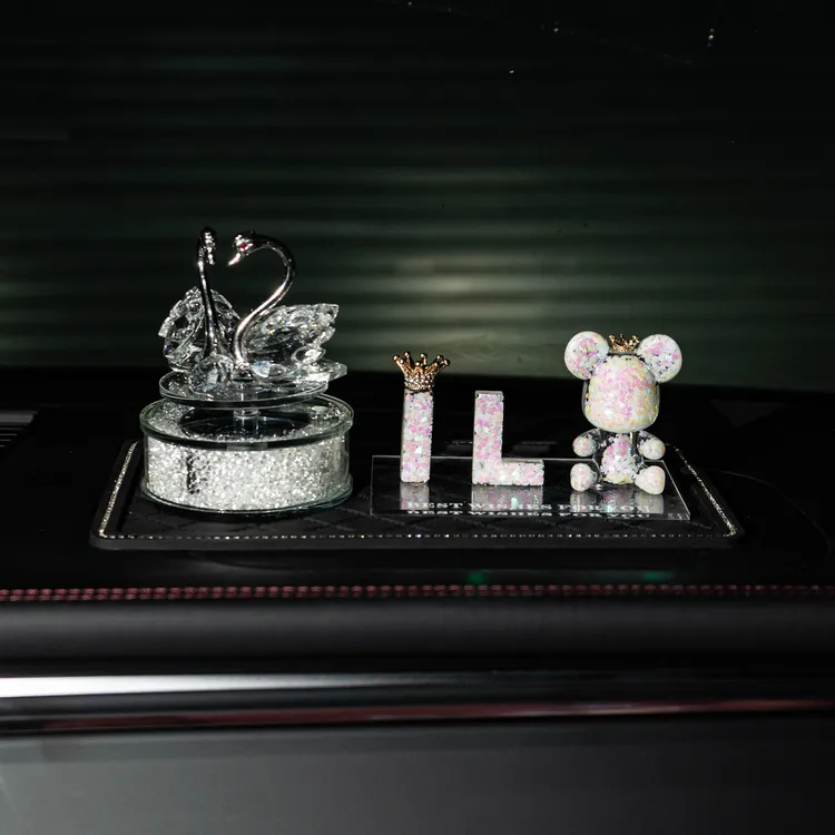 可爱小熊汽车摆件定制姓名首字母创意中控台车载内摆台内装饰用品