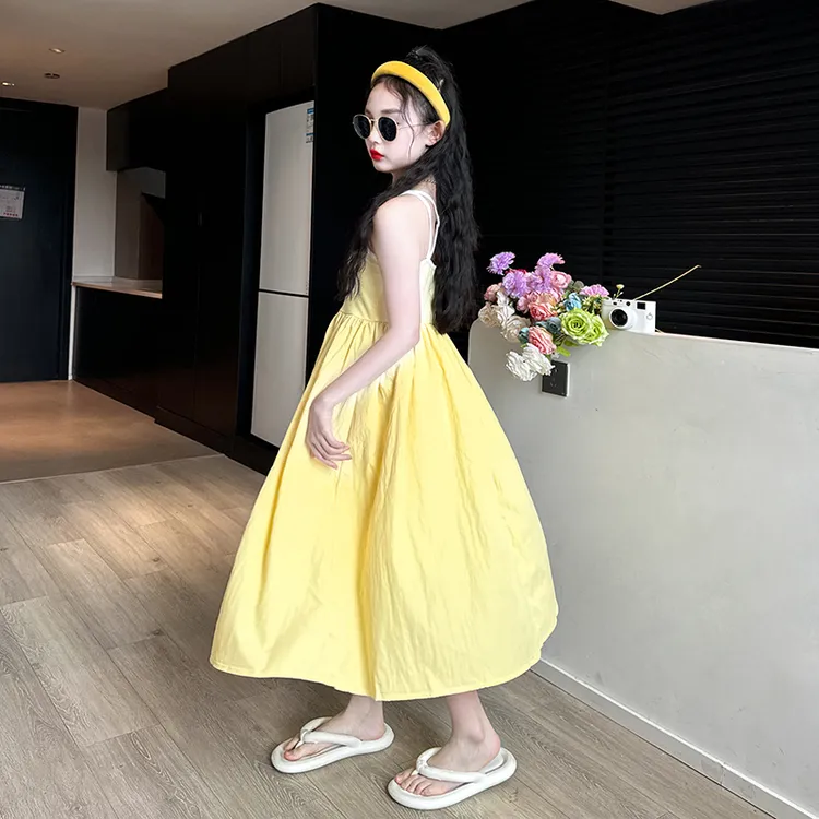 女童连衣裙夏款2025新款夏季女孩洋气多巴胺吊带裙儿童度假沙滩裙