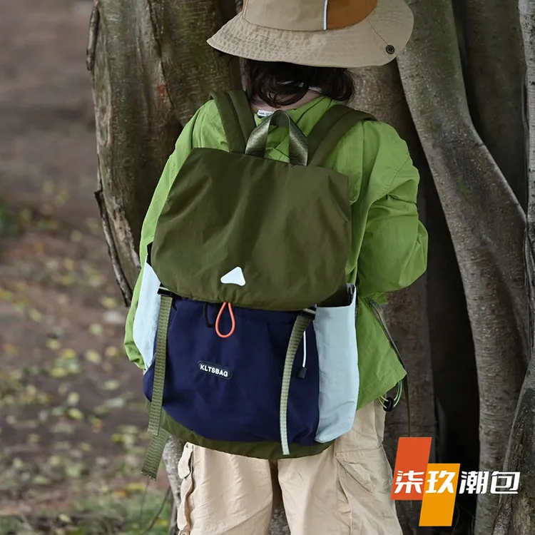 柒玖新款潮酷洋派儿童登山包男女童户外出游双肩包幼儿园运动书包