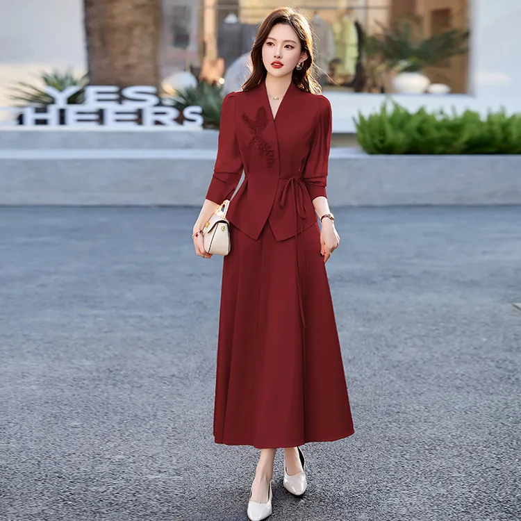 高级红色两件套女2025春季新款别致漂亮减龄显瘦妈妈气质时尚裙子