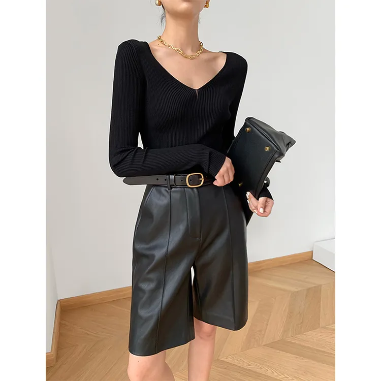 2025年流行网红女裤黑色PU皮5分短裤女秋冬新款显瘦五分阔腿裤子