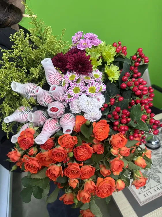 云南鲜花五件套单头玫瑰多头玫瑰红豆小雏菊配草产地直发