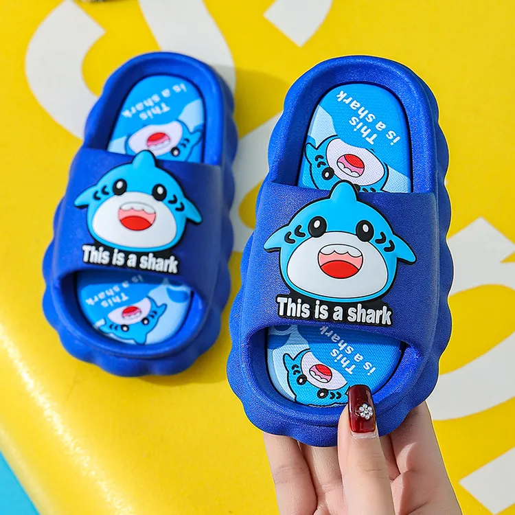 2025新款儿童拖鞋男童卡通鲨鱼宝宝女孩居家舒适耐穿休闲浴室凉拖