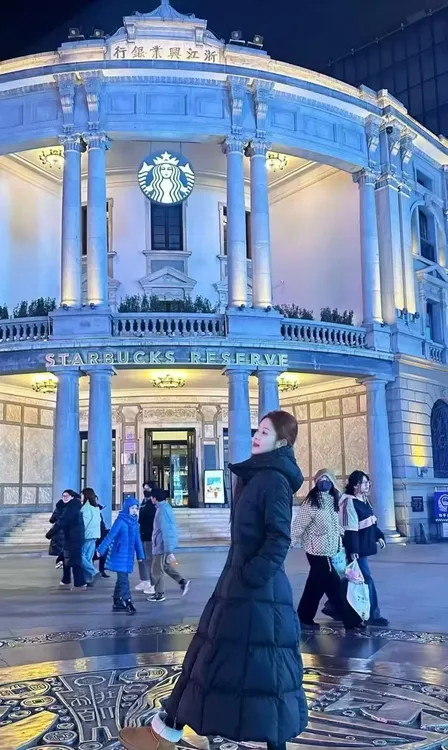 【在逃公主||】2025超轻云朵加厚加长女士连帽爆款羽绒服外套