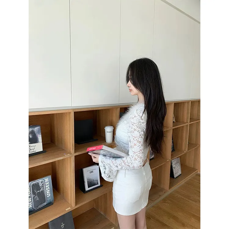 2025春季新款白色蕾丝打底衫女春季内搭上衣配高腰显瘦半身短裙女