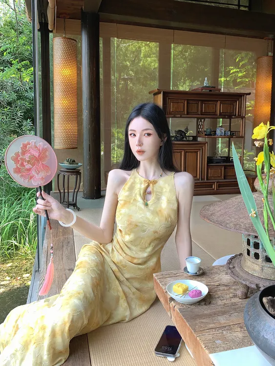 芮里RUILI 国风新中式剪花挖肩改良旗袍中长连衣裙