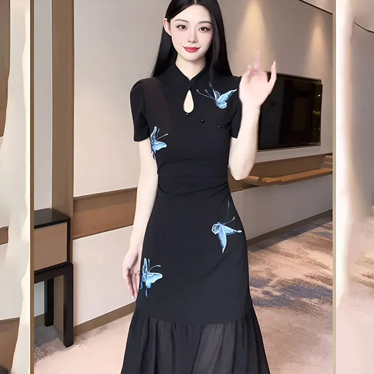 法式国风气质短袖蝴蝶刺绣连衣裙女2025新款夏季赫本收腰后妈裙