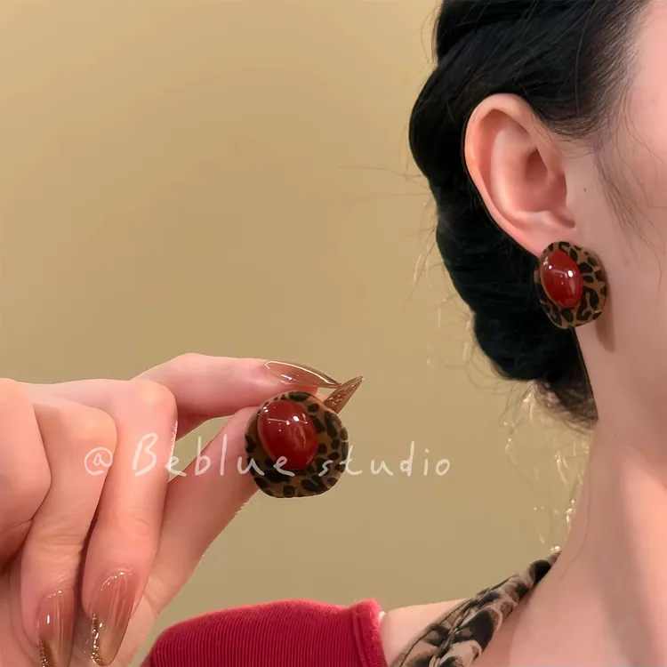 非金属树脂耳饰 莓心点点~复古豹纹撞色耳钉秋冬新款爆款耳环耳饰