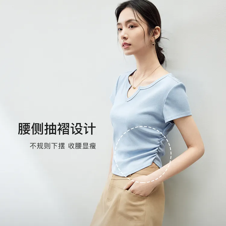 尚都比拉简约休闲设计抽褶短袖V领针织修身短款软糯棉质T恤54089
