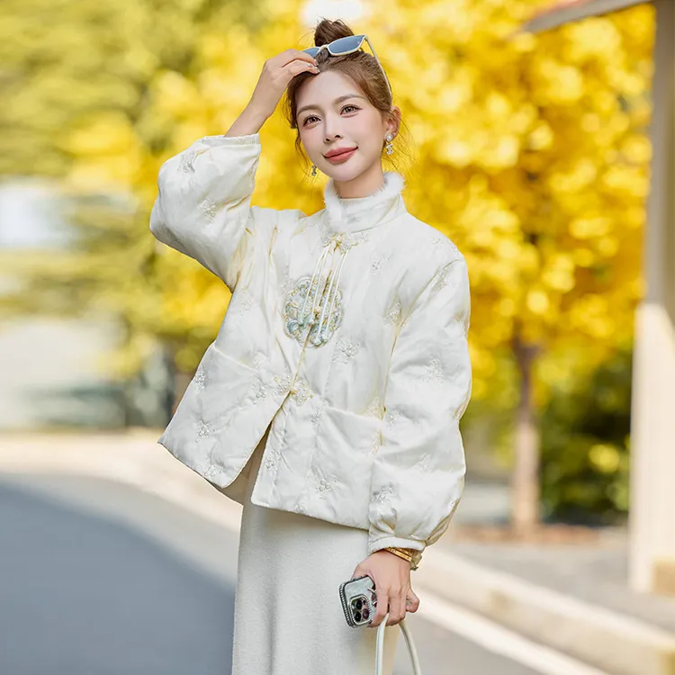 DUCURNO新中式国风刺绣羽绒服女冬季2025年新款复古盘扣立领外套