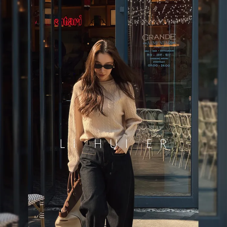 LiHuiEr李慧儿【伦敦庄园】2025冬季时尚舒适燕麦针织上衣LL025650
