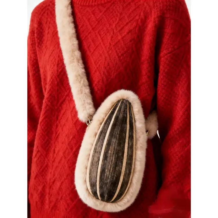 2026新款可爱毛绒巨型瓜子斜挎包个性创意包秋冬保暖时尚包包JJJ