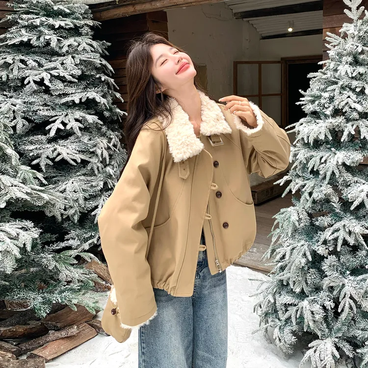 卡其色短款派克羽绒服女2025新款韩系毛绒拼接小个子加厚冬季外套