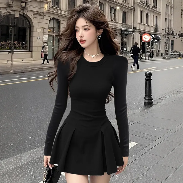 法式赫本风黑色长袖连衣裙女秋冬季2026新款内搭打底收腰a字短裙