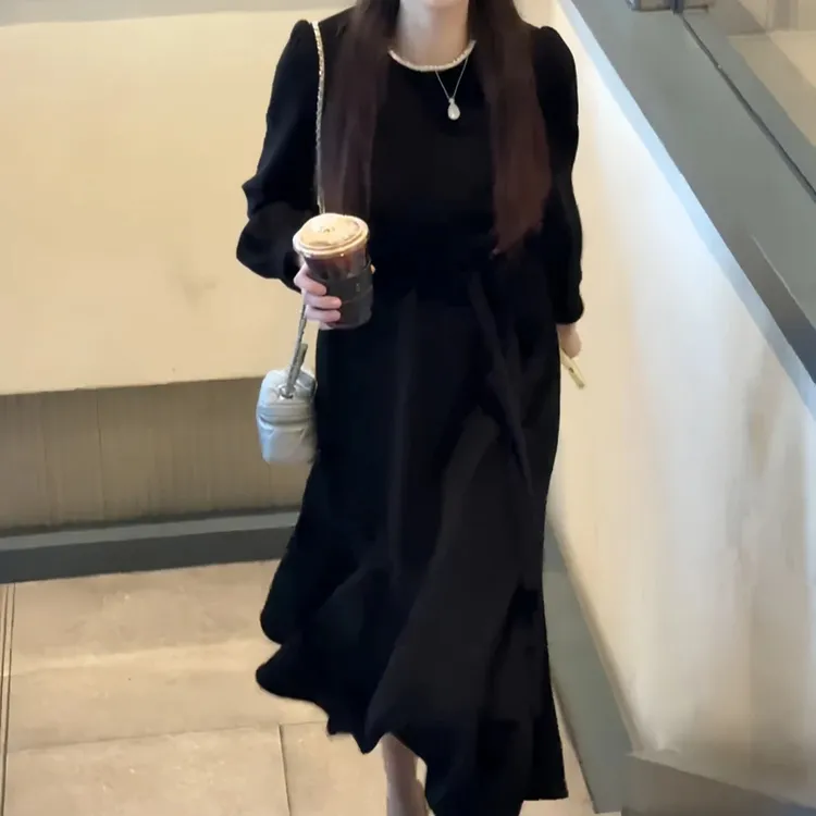 简约圆领黑色连衣裙女早秋新款大码胖mm高级感赫本风气质百搭长裙