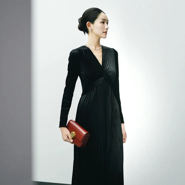 【三色链接】EP雅莹新款复古优雅V领收腰显瘦百褶连衣裙4625A