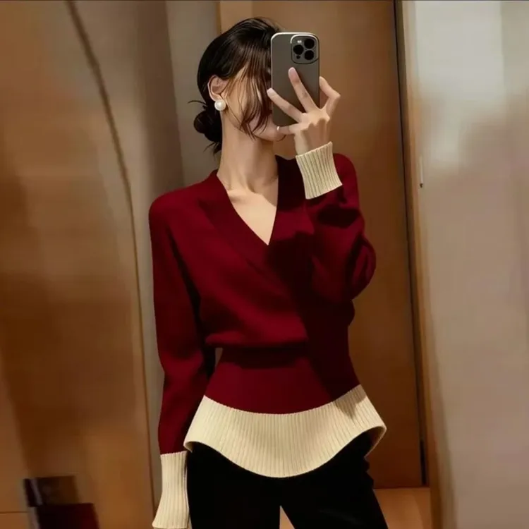 秋冬法式v领假两件毛衣女短款显瘦设计感收腰拼接撞色针织衫上衣