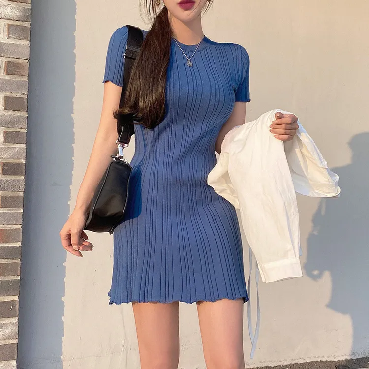 夏季韩系温柔气质圆领坑条显瘦冰丝薄款短袖休闲针织连衣裙