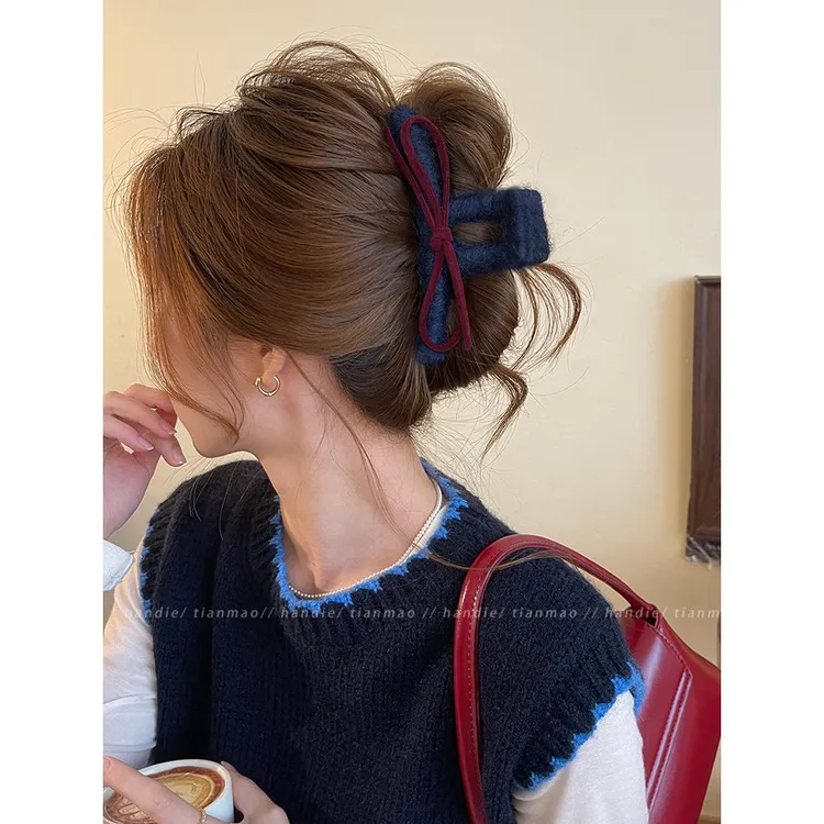 秋冬高级感毛绒蝴蝶结抓夹女后脑勺大号鲨鱼夹撞色百搭发夹盘发饰