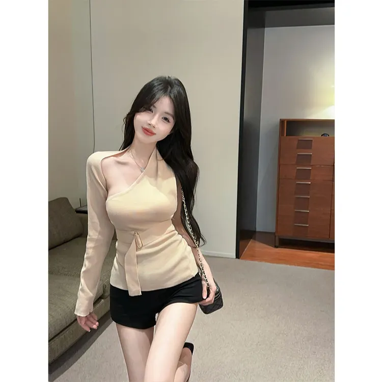 2025夏季新款甜辣妹露肩针织衫超好看纯色上衣休闲百搭短裤两件套