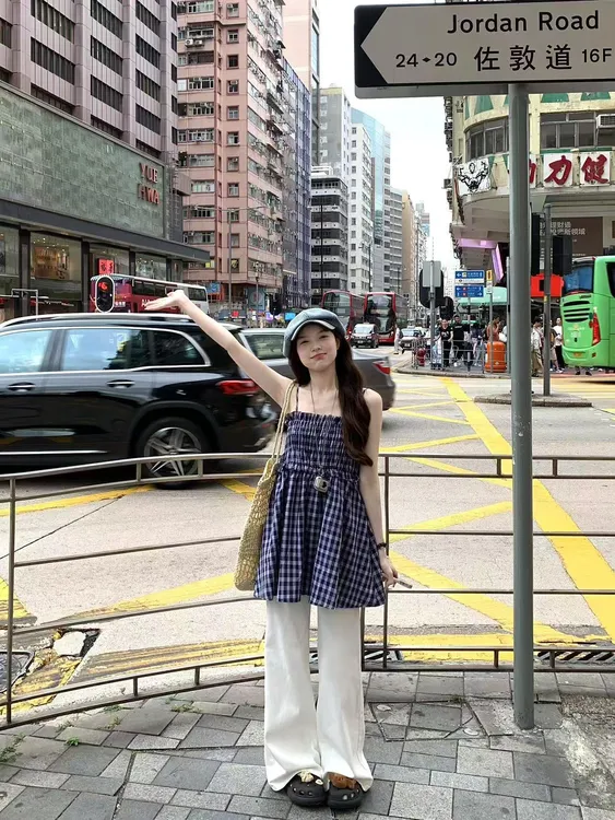 2025夏季新款设计感格子吊带木耳边收腰中长款上衣百搭直筒裤套装