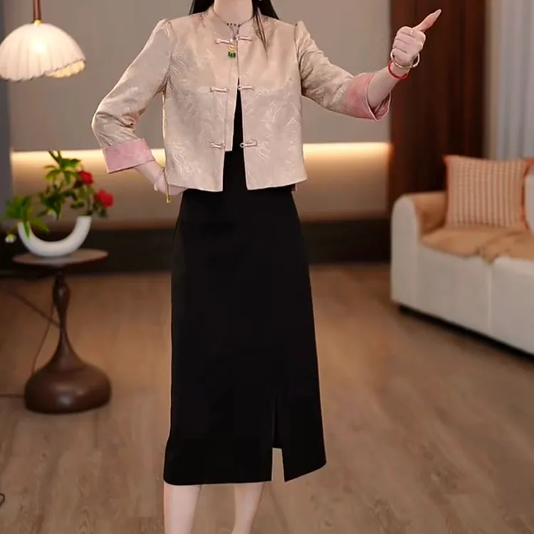 2025秋款新中式香槟杏缎面长袖外套黑色显瘦连衣裙两件套