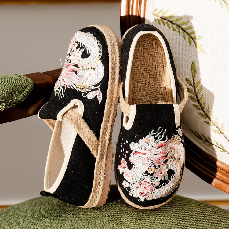 2025新款复古民族风休闲平底布鞋老北京布鞋牛筋底棉麻刺绣单鞋女