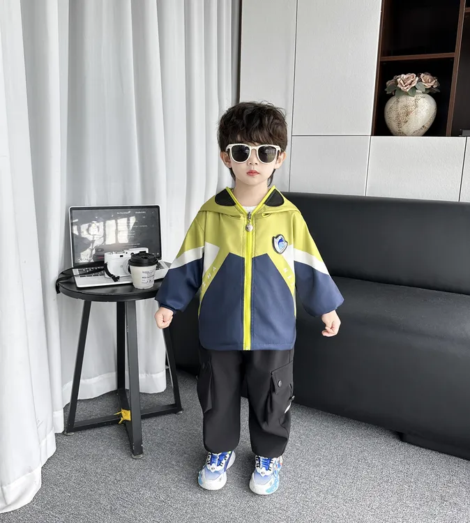 2025秋季新款外套男童奥特曼哪吒连帽衣服