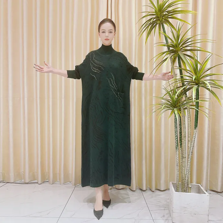 9831绿色锆钻设计款羊毛气质秋冬轻奢针织连衣裙时尚复古