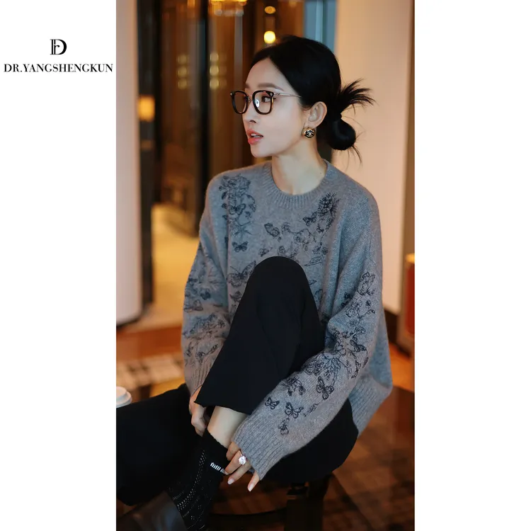 杨圣坤2025秋季新品100%山羊绒高级感蝴蝶刺绣针织衫女S82581342