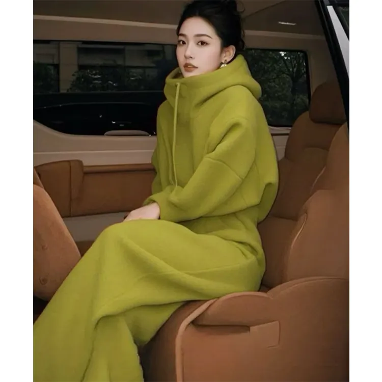 2024年冬季穿搭一整套高级感慵懒风绿色连帽抽绳外套休闲裤两件套