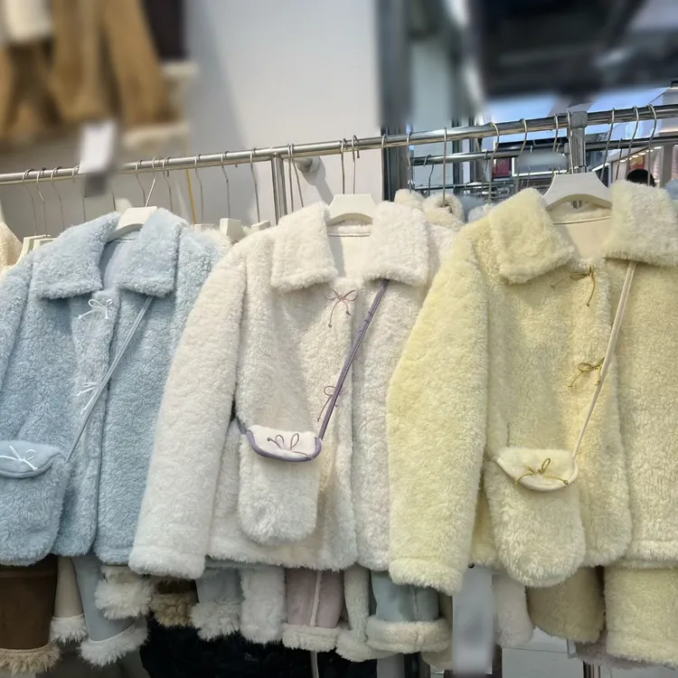 2025冬季新款韩版短款带包蝴蝶结扣毛茸茸外套女小香风气质百搭