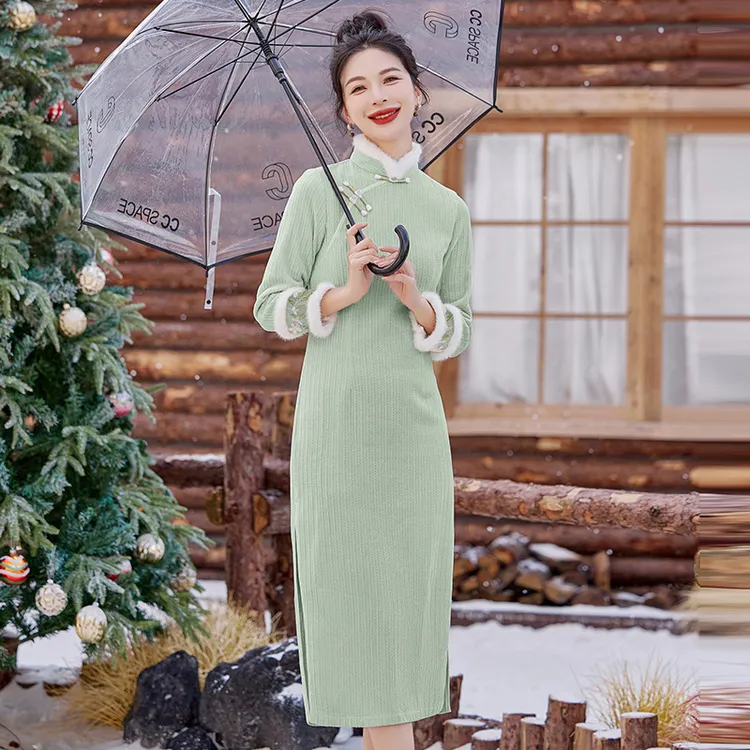 新中式改良旗袍连衣裙女冬季2024新款修身减龄复古加厚外穿打底裙
