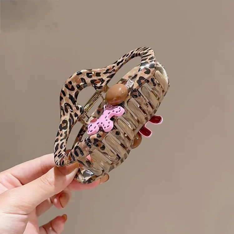 豹纹镂空云朵抓夹女高级感2025新款秋冬发量大后脑勺鲨鱼夹子发饰