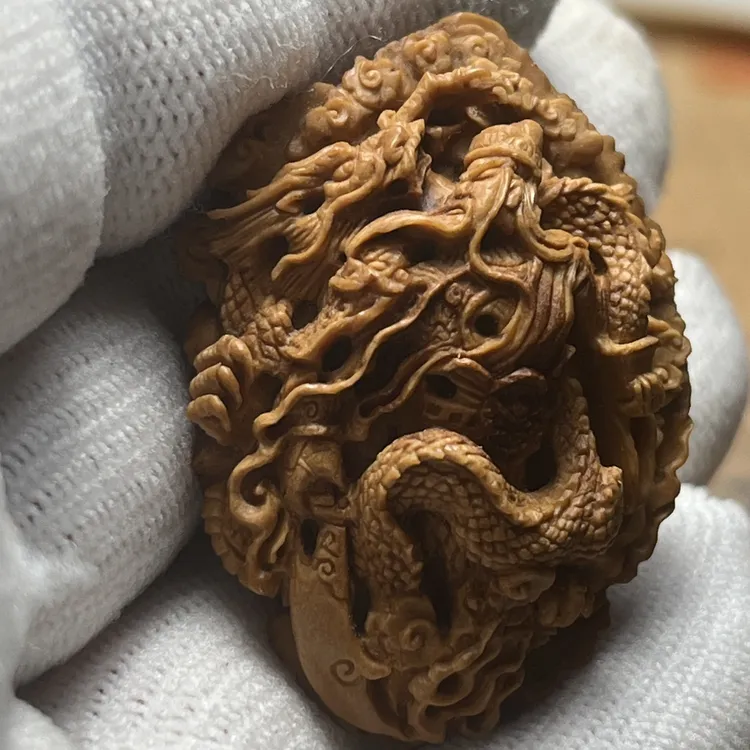 永莲蜜桃核手工雕刻/御龙关公