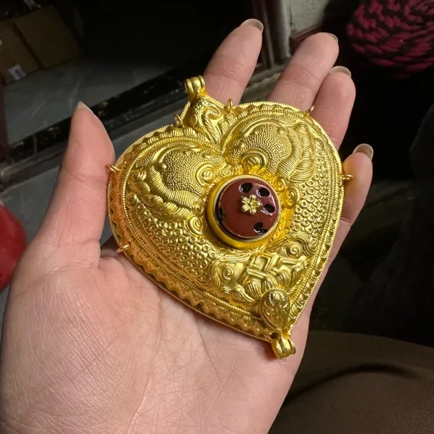 藏式风格尼泊尔黄铜镀金精致单独吊坠