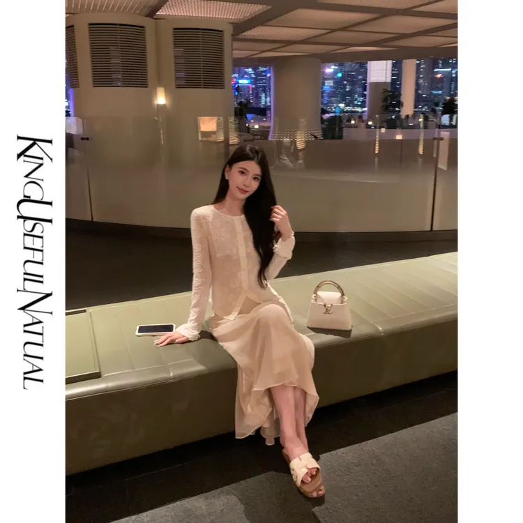 KUN【若芷】精致好搭配  高弹花朵蕾丝针织微宽松小圆领珍珠扣上衣