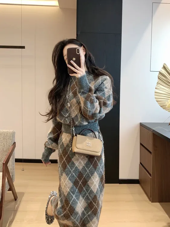 复古菱格时尚套装秋冬宽松慵懒风圆领撞色毛衣+半身裙针织两件套